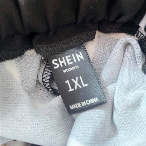 54 SHEIN black and white checkered ruffle shorts - Picture 4 of 4